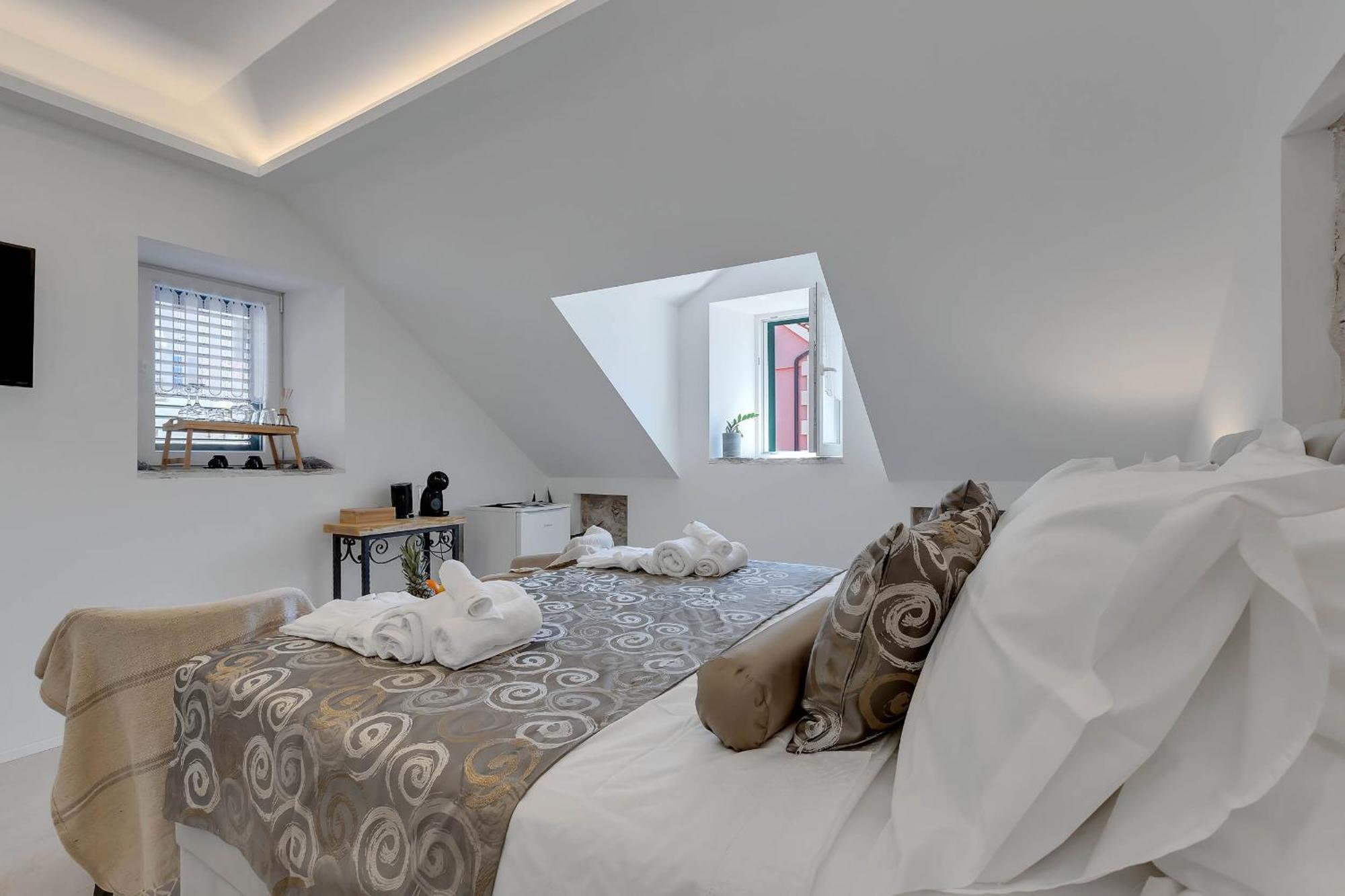 Luxury Rooms Palace B&B Makarska Exterior foto